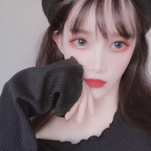 当下超火的网红酷飒女生头像 16张高清美图合集