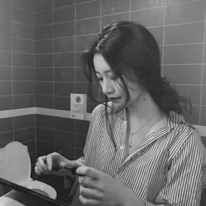 黑白氛围感女生QQ头像合集