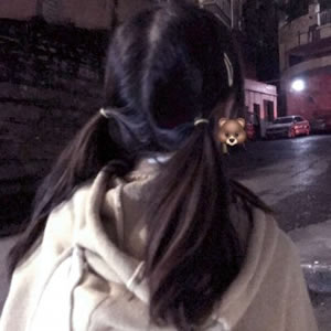 微信背影女头像 16张高清可爱马尾女孩背影图合集