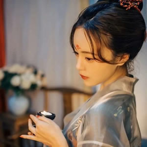 12张超绝中国古风动漫女生头像，氛围感拉满