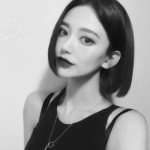 25张高清高冷气质黑白女生头像合集