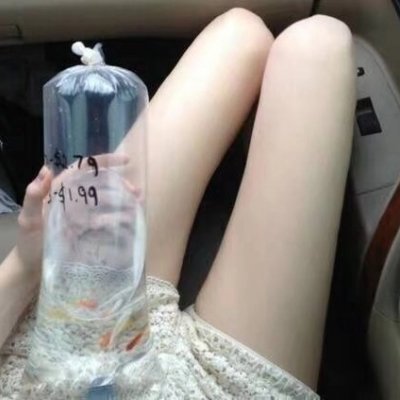 9张高清女生长腿微信头像 性感氛围感拉满