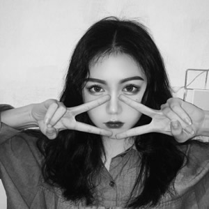 16张孤高冷傲款！黑白气质女生头像合集