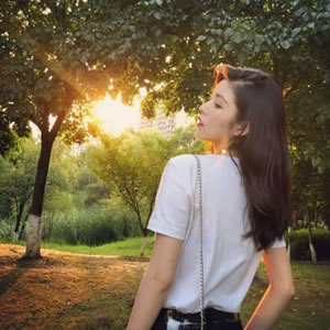 11张高清森系清新感阳光女生头像合集