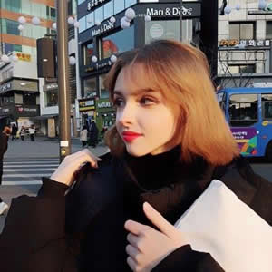 18张氛围感拉满！欧美淡雅气质女生微信头像