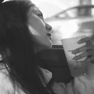 成熟御姐黑白头像合集 16张高清好看的女生头像分享