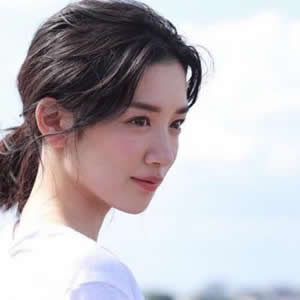 16张高清清新感女生微信头像 颜值拉满超适配日常聊天