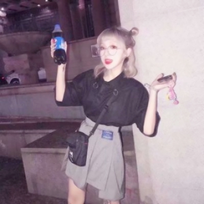 女生微信头像合集：15张成熟高冷女王范高清图