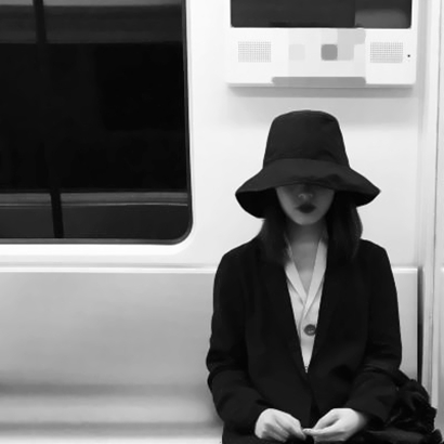 高冷御姐黑白头像！21张高清好看的氛围感头像合集