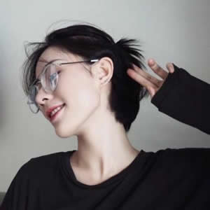 戴眼镜的女生头像来啦！14张高清新潮又好看的图直接存