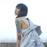 花臂酷飒女生头像 18张高清纹身女生头像合集