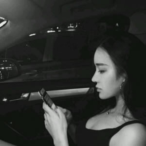 16张高清堕落感黑白颓废女头像合集