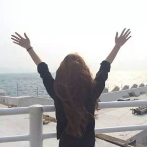 12张高清酷飒女生背影头像，直接用