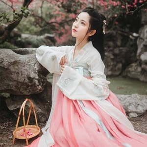 16张高清好看的女生小清新古风唯美头像