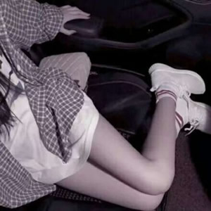 18张高清性感长腿女生头像 适合当微信QQ头像