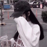 18张青春感拉满！戴棒球帽的女生头像合集