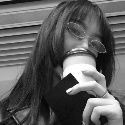 36张高清女生黑白个性头像 适合当微信头像的黑白女生头像合集