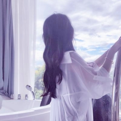 18张超绝真人女生背影头像 适合当QQ头像的氛围感美图