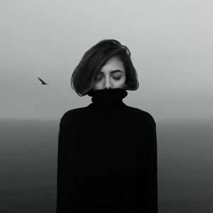 18张高清霸气超拽黑白女生头像合集