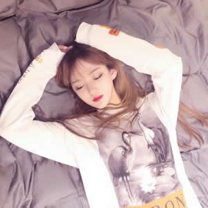 16张青春感拉满的瘦脸白皮肤美女头像 颜值超耐看