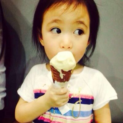 10张搞怪可爱小孩头像 高清萌娃照片合集