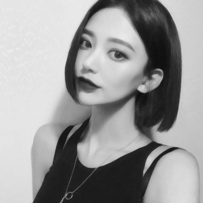 25张高清高冷气质黑白女生头像合集