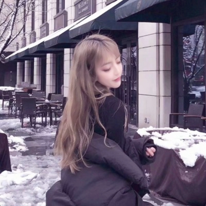 30张成熟清新又带霸气感的女生头像 高清质感拉满