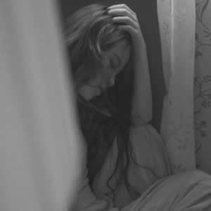 微信黑白女生侧脸头像合集 共12张