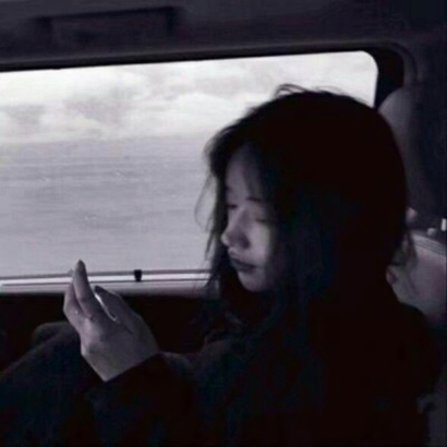 12张高清丧系黑白真人女生头像，氛围感拉满