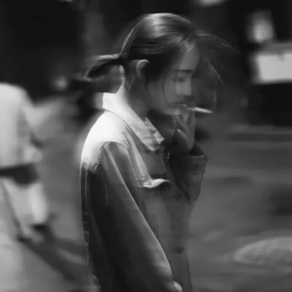 22张氛围感拉满！女生模糊感黑白QQ头像合集