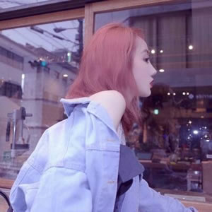 12张高清女生个性微信头像 氛围感直接拉满