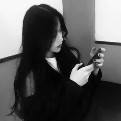 16张高清高冷黑白女生头像合集