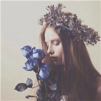 21张唯美拿花女生头像合集 鲜花女孩头像素材大全