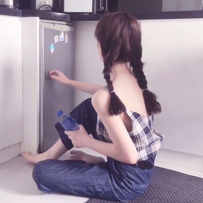 16张清新感拉满的女生侧脸QQ头像合集