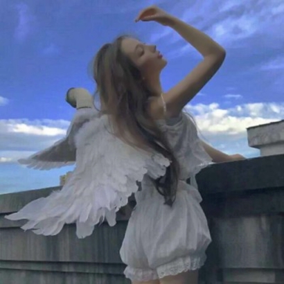 13张高清阳光蓝天白云女生唯美头像合集