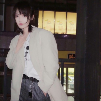 女生高冷成熟微信头像 28张高清有品位款