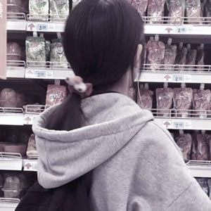 微信背影女头像 16张高清可爱马尾女孩背影图合集