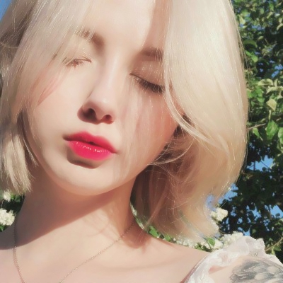 个性外国美女头像合集 24张不同风格的高颜值头像来了