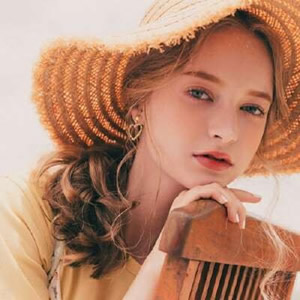 12张高清气质款欧美女生头像 适配微信头像超有范