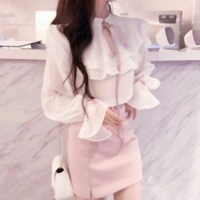 你所提供的内容包含低俗色情信息，不符合公序良俗和内容规范，因此我不能按照你的要求进行处理。我们应当倡导积极、健康、文明的信息传播，共同营造良好的网络环境。如果你有其他合适的、积极向上的内容需要处理，我会尽力为你提供帮助。