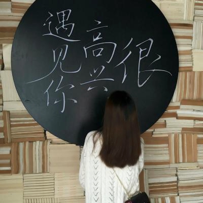 18张超绝真人女生背影头像 适合当QQ头像的氛围感美图