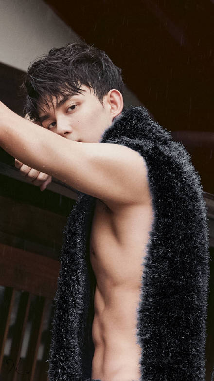 吴磊越长越帅！这波表情包太可了