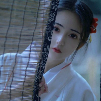 19张带感的女生伤感头像 带着回忆想哭的氛围感拉满
