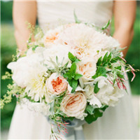 手捧花女生头像合集！18张清新唯美的氛围感头像图