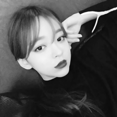 24张高冷气质黑白女生头像 高清冷酷款女生头像合集