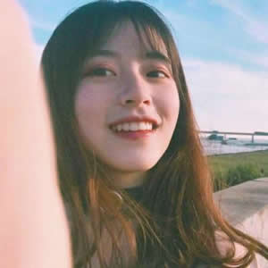 女生蓝色海边头像合集 18张高清蓝调吹风氛围感头像