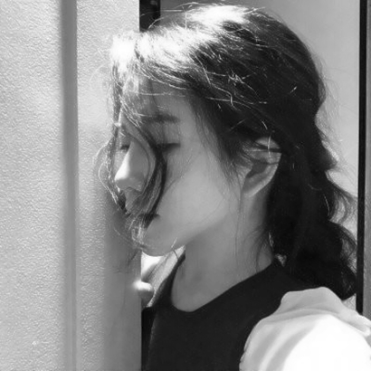 36张高清女生黑白个性头像 适合当微信头像的黑白女生头像合集