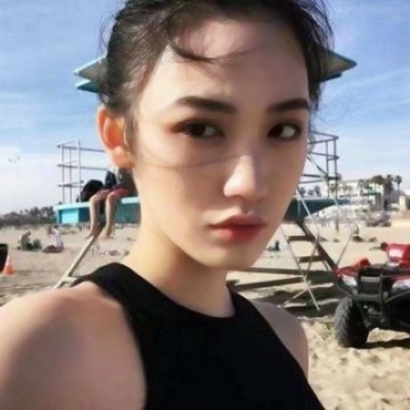 女生微信头像合集：15张成熟高冷女王范高清图