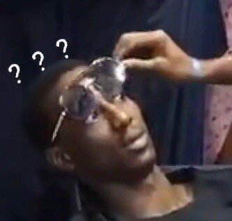 玩手机看吐了？这套辣眼睛表情包太绝了