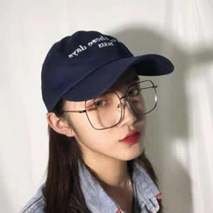 戴眼镜的女生头像来啦！14张高清新潮又好看的图直接存